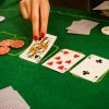 Как и по сколько карт следует раздавать в покере?