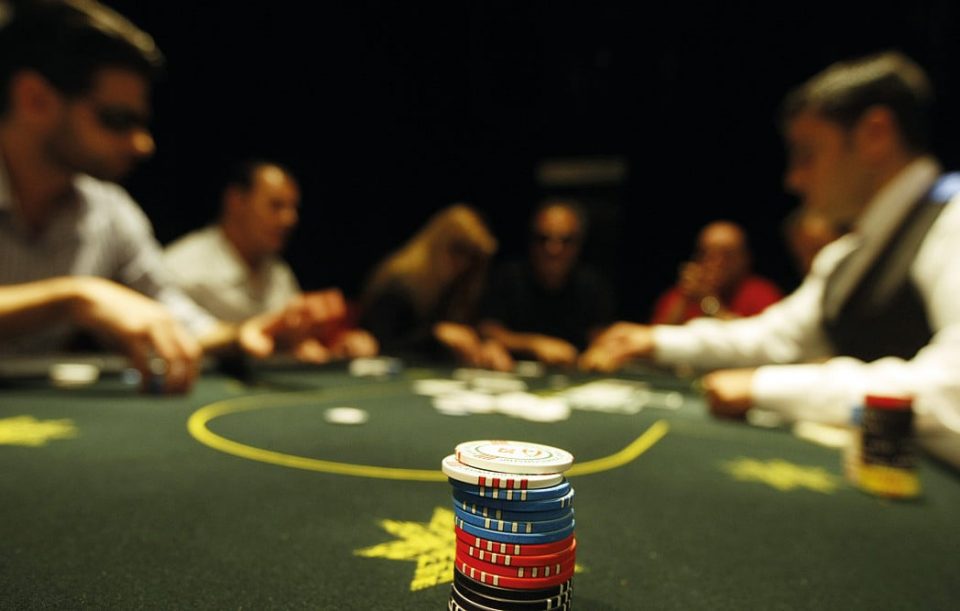 Запрещен ли онлайн покер в россии игровые автоматы денди скачать